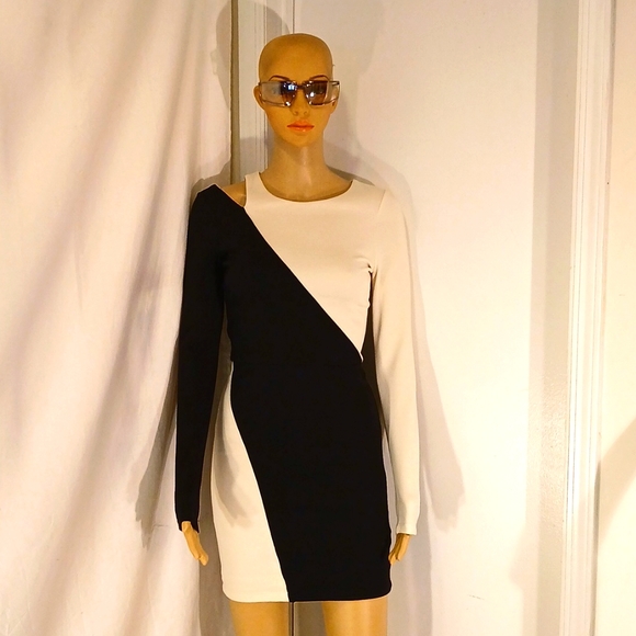 🔥 NWOT Alice + Olivia Black & White Colorblock Open shoulder Dress - Picture 2 of 14